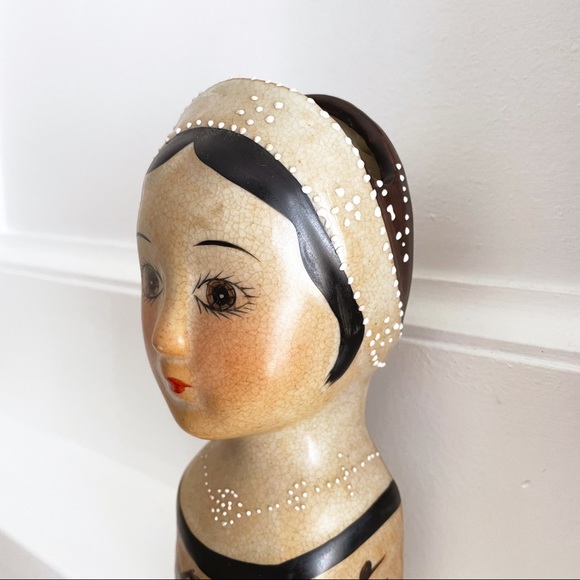 Antique hand painted flapper girl wall pocket - Picture 4 of 5